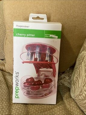 🍒 NWT Prepworks Cherry Pitter